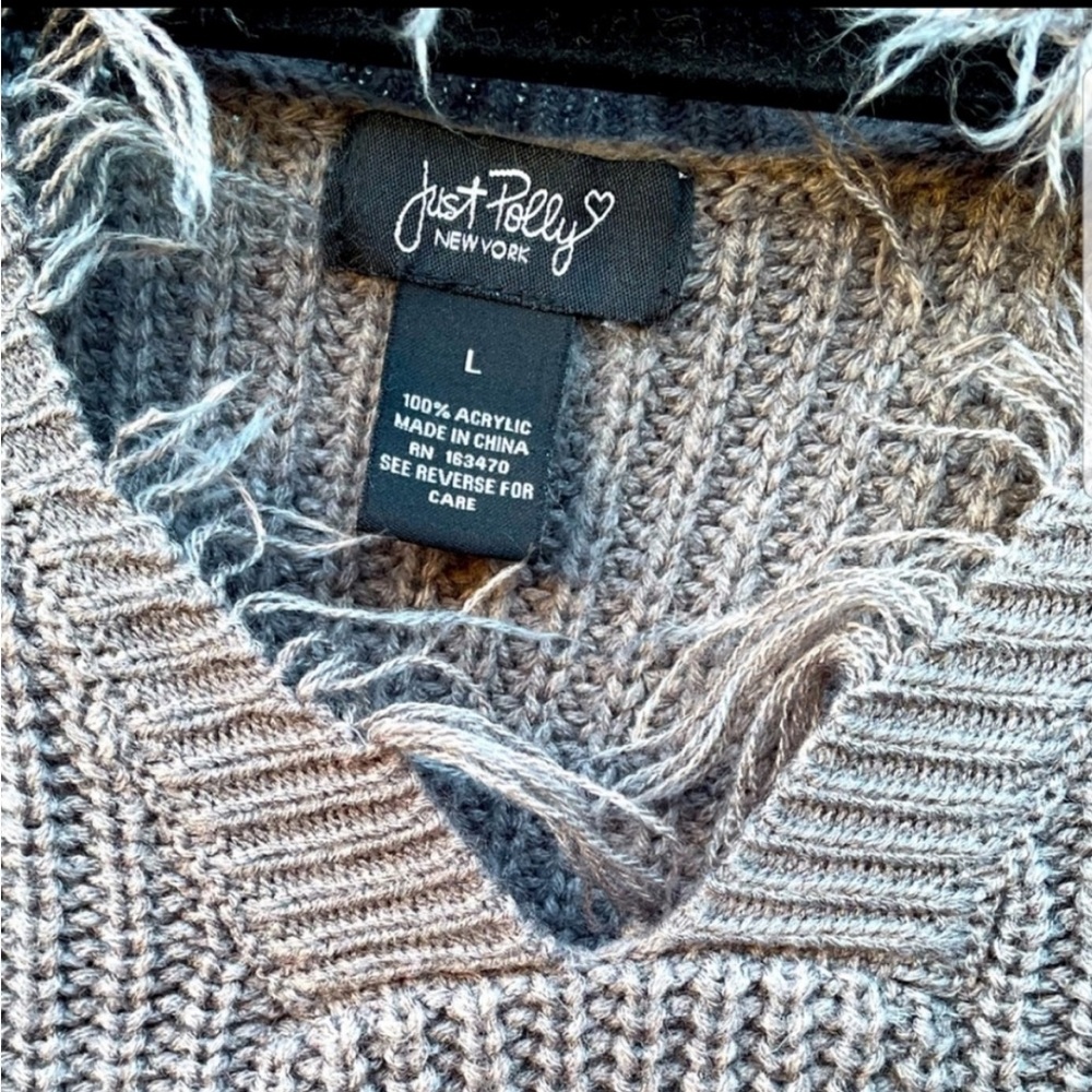 ✨🩶SWEATER🩶✨ - Picture 2 of 3